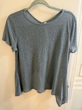 Lululemon Loop Around Tee Blue Fog size 6
